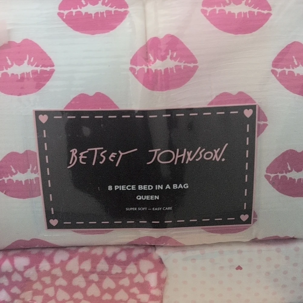 Betsey Johnson Pink Lips Queen Bedding 8pc Set